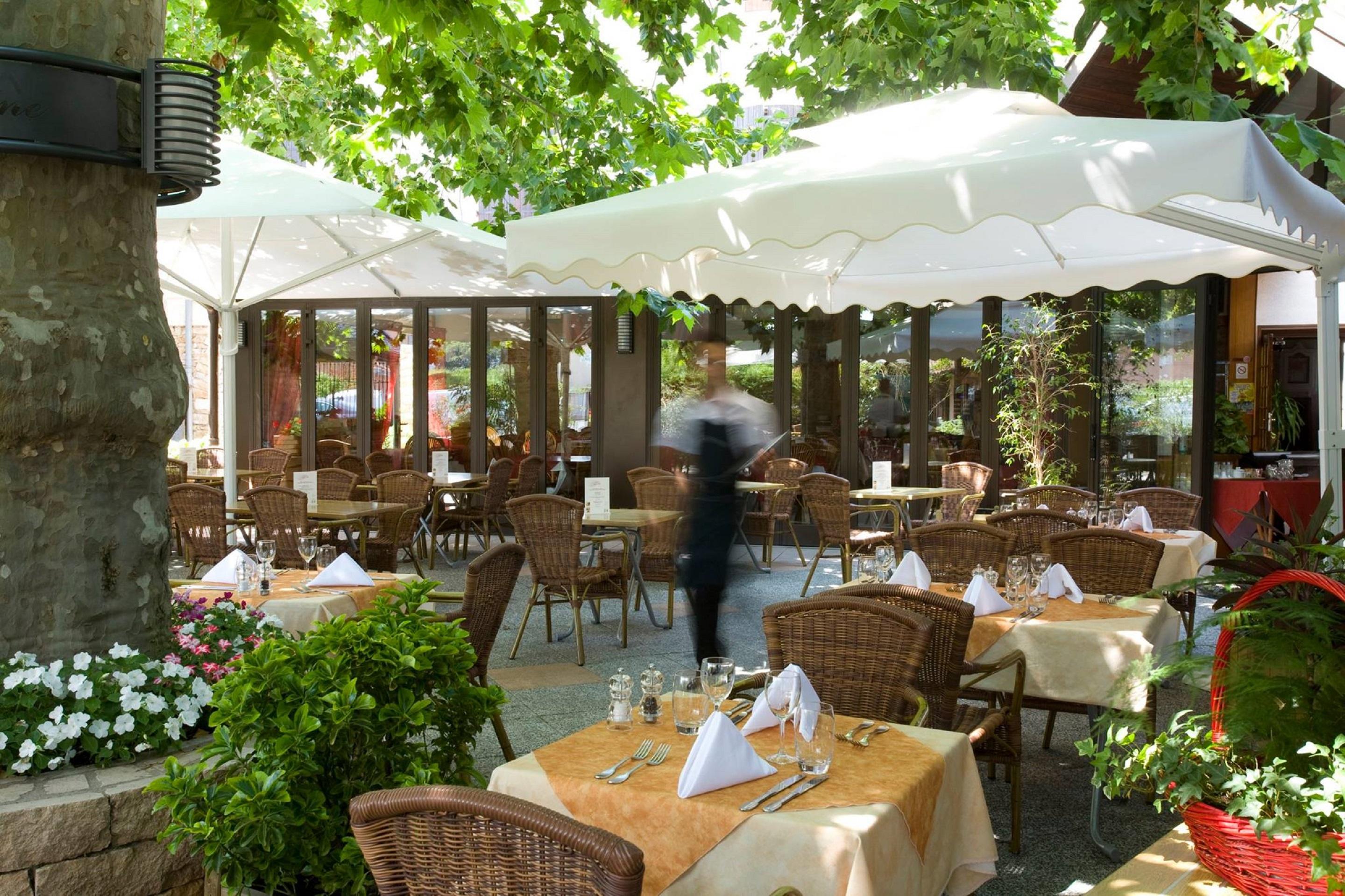 Logis Hotel Tante Yvonne & Son Restaurant Semi-Gastronomique - Lyon Nord Quincieux Экстерьер фото